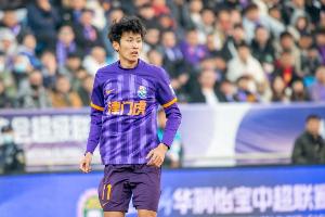 星空体育-谢维军：第一次在中超踢中卫有些压力，站位上还要进一步提高