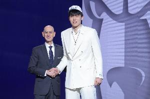 星空投注-16顺位被摘走！队记：开拓者选择杨瀚森时我们还没准备好他的资料