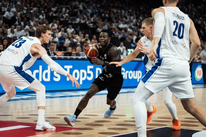 星空官网-施罗德全场出战29分钟，13中7得到16分7板9助攻1盖帽