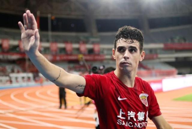 星空体育官网-奥斯卡争夺战升级！经纪人操作薪水谈判 海港默许？